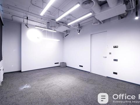 комерційна за адресою Володимирська вул., 12