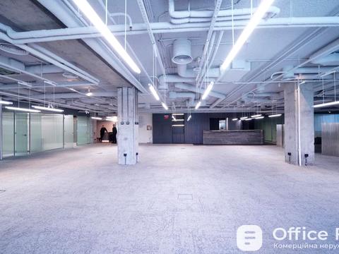 комерційна за адресою Володимирська вул., 12