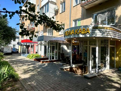 комерційна за адресою Степана Бандери вул., 33а