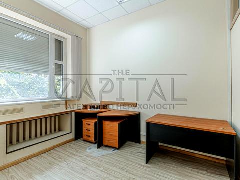 комерційна за адресою Саксаганського вул., 67