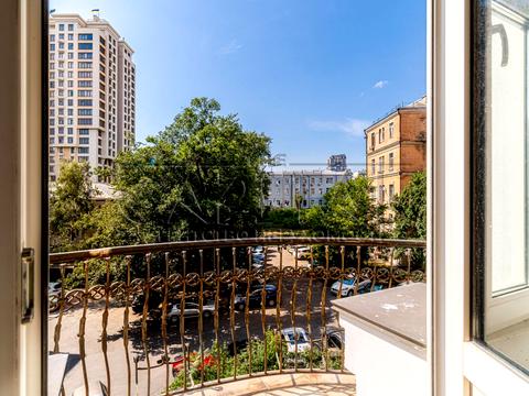 комерційна за адресою Саксаганського вул., 67