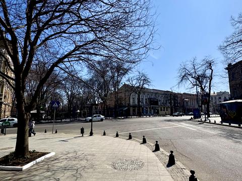 комерційна за адресою Пастера вул., 60