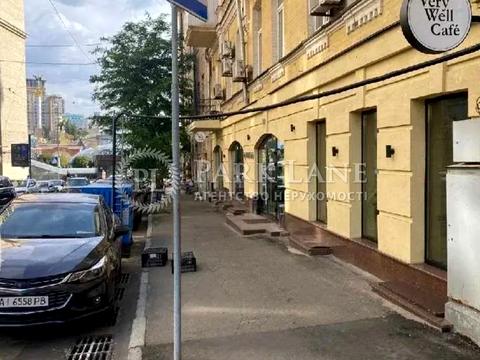 комерційна за адресою Мала Житомирська вул., 3/4