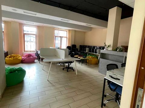 комерційна за адресою Героїв УПА вул., 65