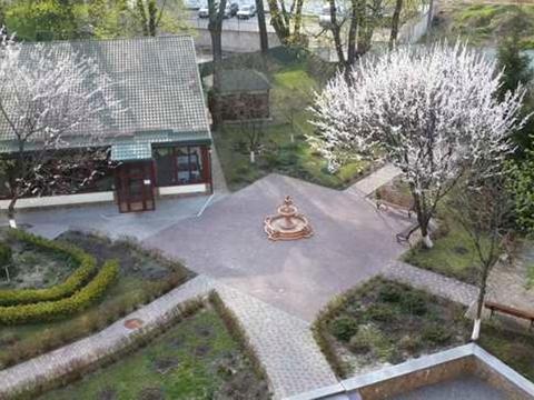 комерційна за адресою Лейпцизька вул., 3а