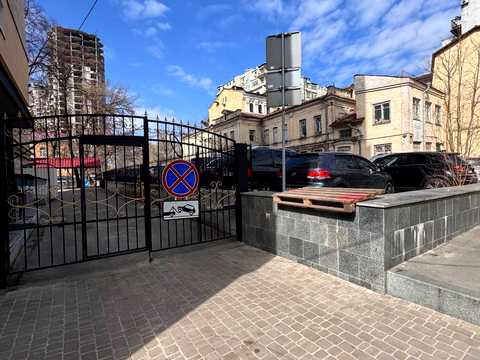 комерційна за адресою Івана Франка вул., 30