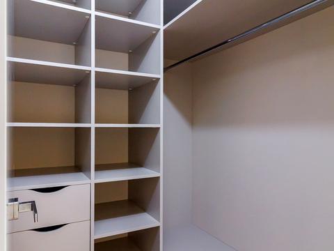 квартира по адресу Олександра Олеся ул., 1