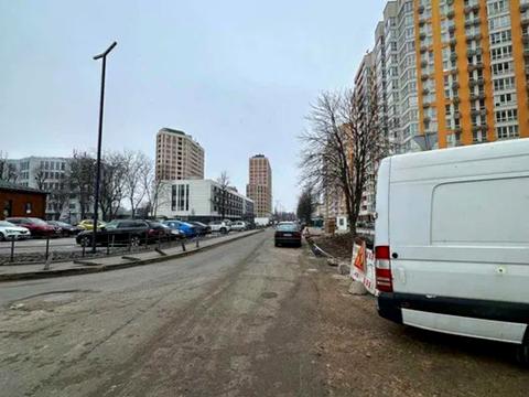 коммерческая по адресу Олеся Бердника ул., 1