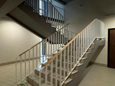 комерційна за адресою 24 Серпня вул., 13