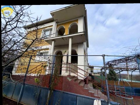 будинок за адресою смт. Авангард, Авангард