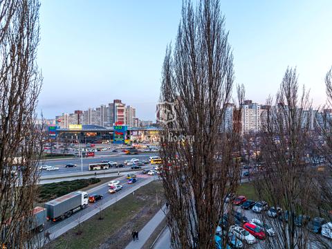 квартира за адресою Академіка Глушкова просп., 12