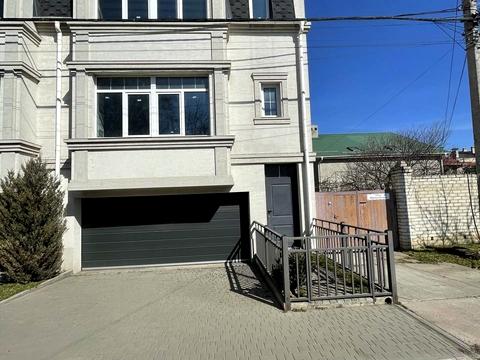 будинок за адресою Юхима Геллера вул. (Жовтневої Революції), 62