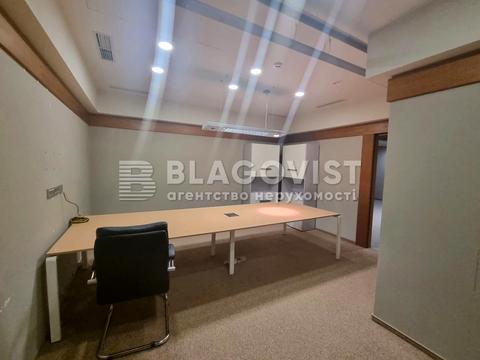 комерційна за адресою Кловський узвіз, 7a