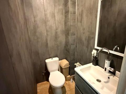 комерційна за адресою Князя Володимира Великого вул. (Плеханова), 1