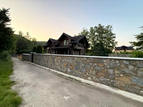 будинок за адресою Чорновола, 802