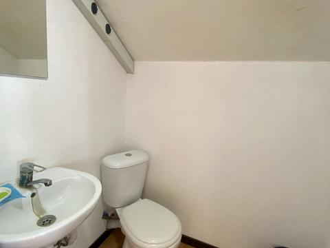 комерційна за адресою Уманська вул., 25