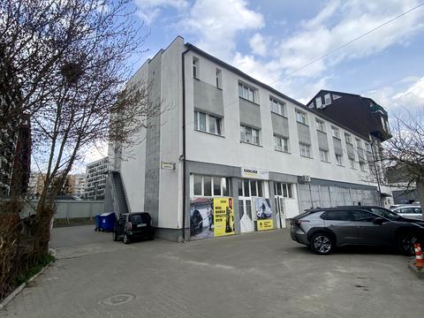 комерційна за адресою Уманська вул., 25