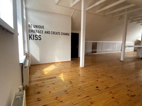 комерційна за адресою Уманська вул., 25