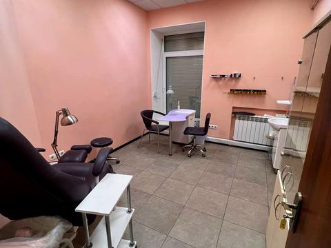 комерційна за адресою Воскресенська вул. (Леніна), 1-А