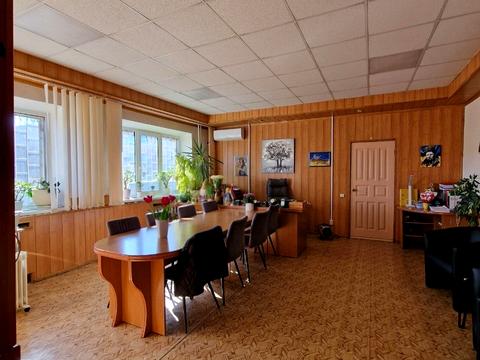 комерційна за адресою Молодіжна вул., 25