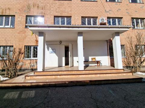 комерційна за адресою Молодіжна вул., 25