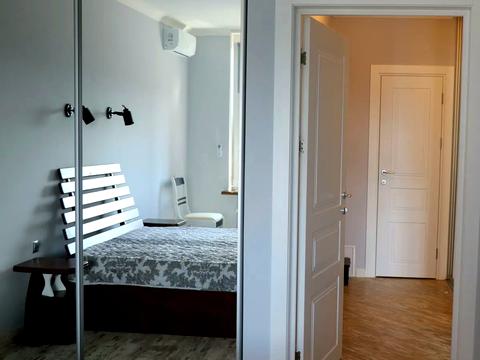 квартира за адресою Дніпровська набережна вул., 18-А