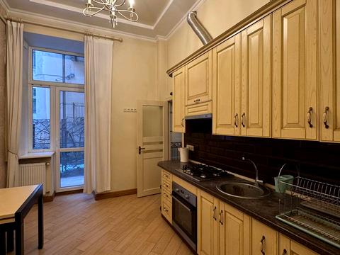 квартира за адресою Миколи Леонтовича вул., 5