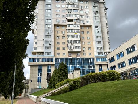 комерційна за адресою Юрія Шумського вул., 1