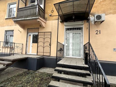 комерційна за адресою Калинова вул., 21