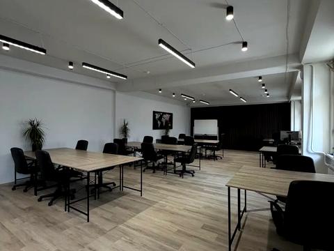 комерційна за адресою Стрілецька вул., 4