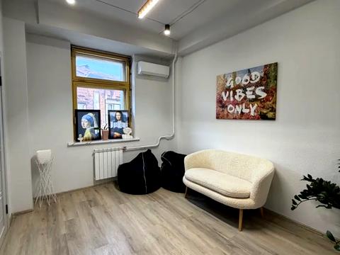 комерційна за адресою Стрілецька вул., 4