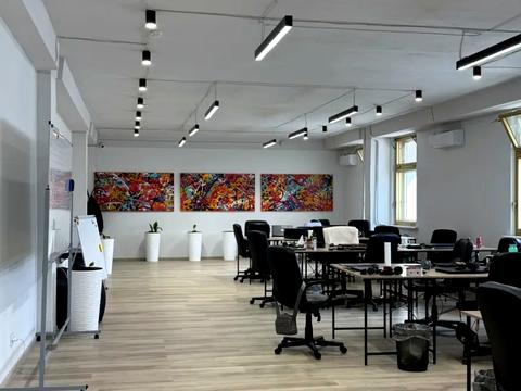 комерційна за адресою Стрілецька вул., 4