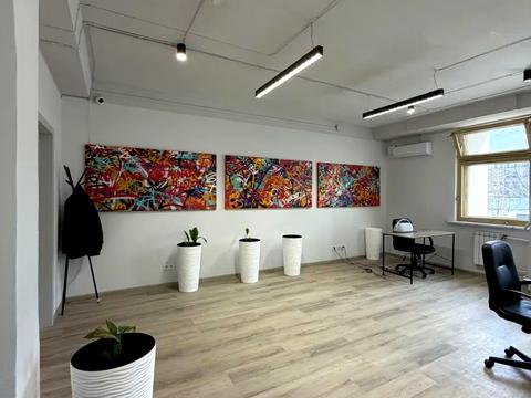 комерційна за адресою Стрілецька вул., 4