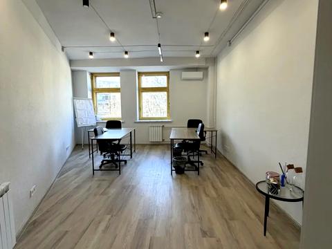 комерційна за адресою Стрілецька вул., 4