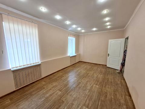 комерційна за адресою Андрія Головка вул., 29а