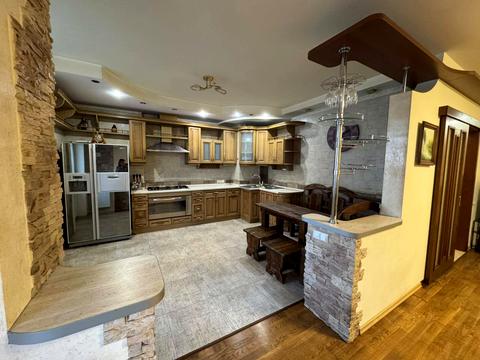 квартира за адресою Раїси Окіпної вул., 4