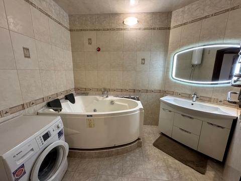 квартира за адресою Раїси Окіпної вул., 4