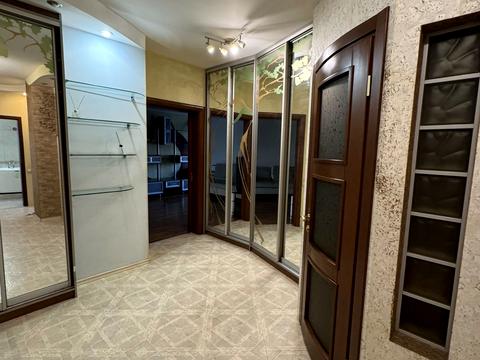 квартира за адресою Раїси Окіпної вул., 4