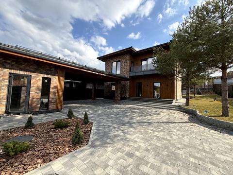 будинок за адресою Центральна вул.