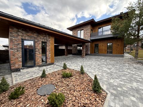 будинок за адресою Центральна вул.