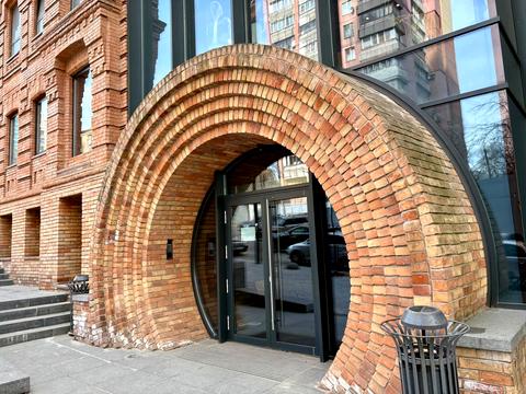 комерційна за адресою Шевченка вул., 49