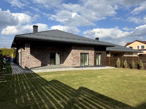 будинок за адресою Центральна вул.