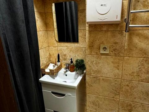 комерційна за адресою Пекарська вул., 16