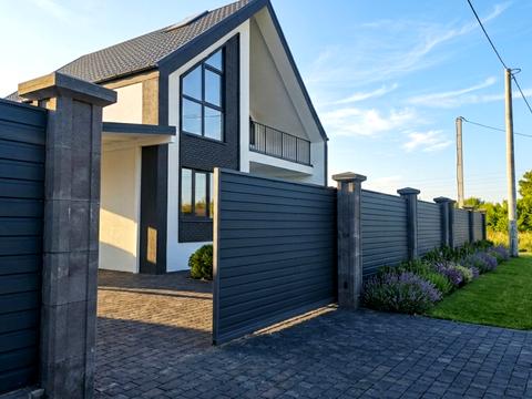 дом по адресу Молодіжна, 4