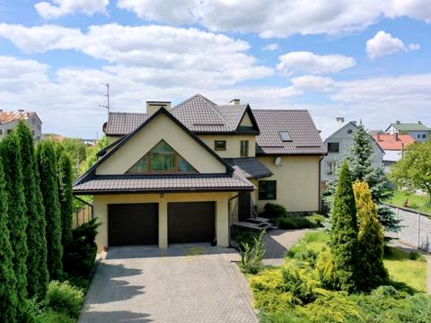 будинок за адресою Романа Шухевича вул., 16