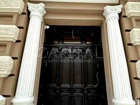 комерційна за адресою Михайлівська вул., 6