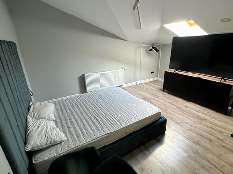 квартира за адресою Пантелеймона Куліша вул., 11