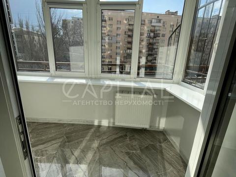 комерційна за адресою Лесі Українки бульв., 7-А