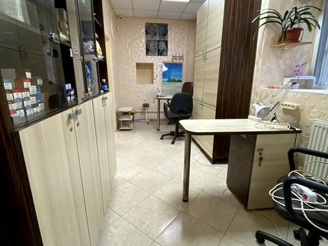 комерційна за адресою Пастера вул., 17