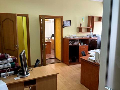 комерційна за адресою Каштанова вул., 6